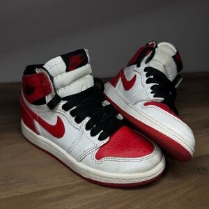 Nike Kids Sneakers in Red and White